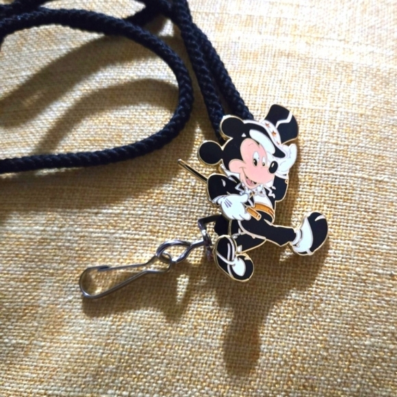 Walt Disney Accessories - 💛 2/$19 or 3/$25  NWOT Mickey Mouse Black and White Lanyard with Clip